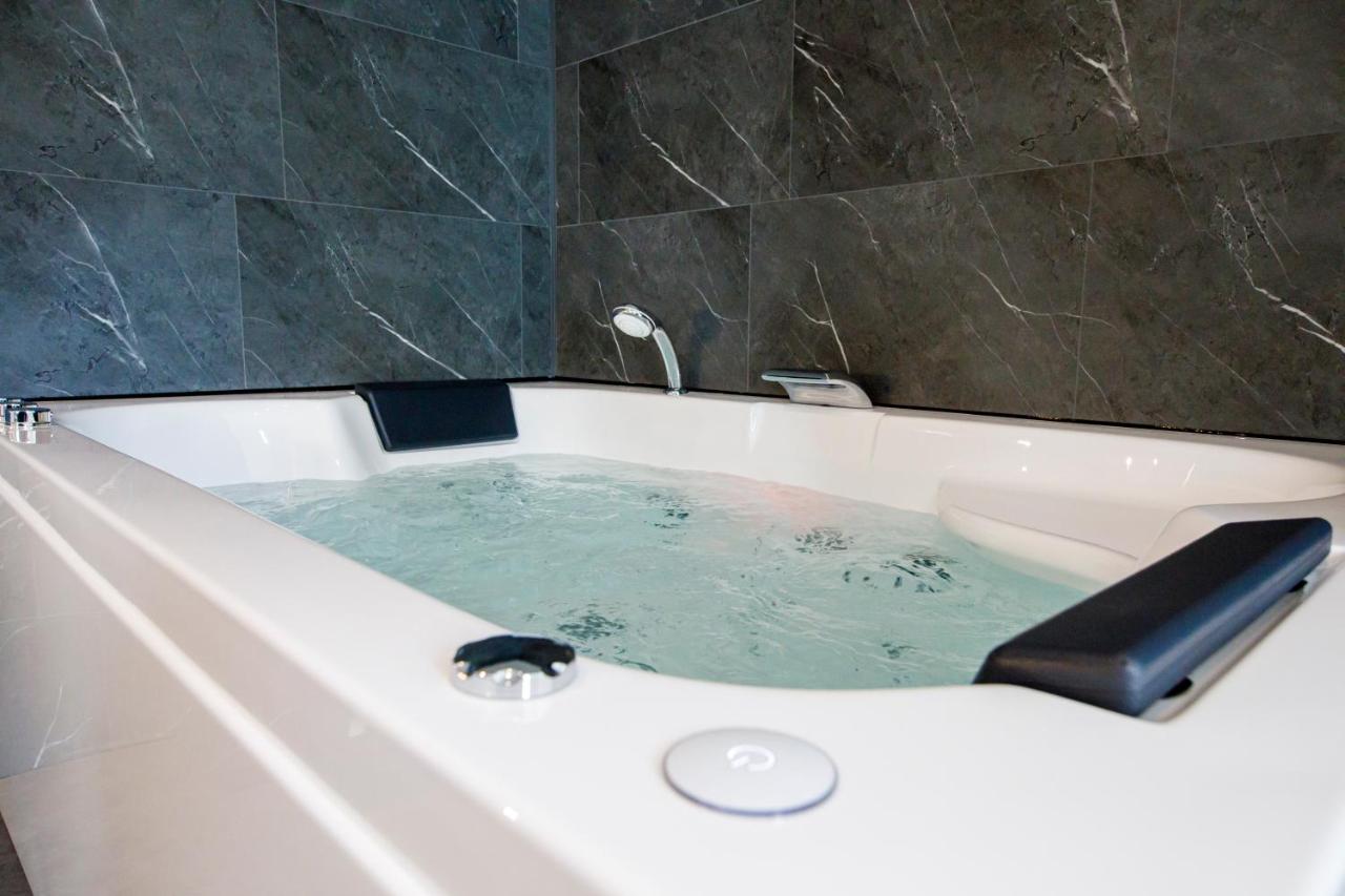Spa & Detente - Suite Privee - Tours - Netflix ภายนอก รูปภาพ